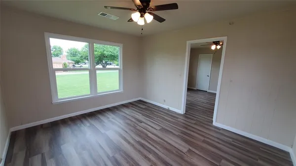 $1,700 | 1237 South Waco Street, Van Alstyne, TX 75495