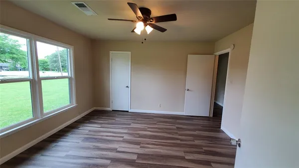 $1,700 | 1237 South Waco Street, Van Alstyne, TX 75495