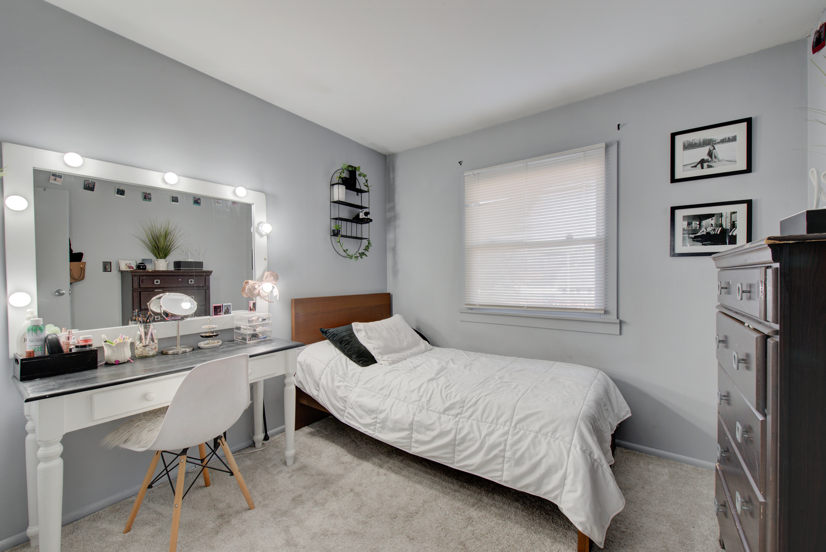 623 West Romeo Road Romeoville, IL 60446 - Photo 8 of 19 a bedroom with a bed and a table in it