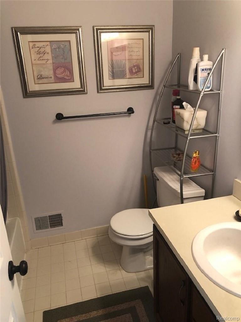 3168 Silverbrook Drive Rochester, MI 48306 - Photo 15 of 26 12.JPG