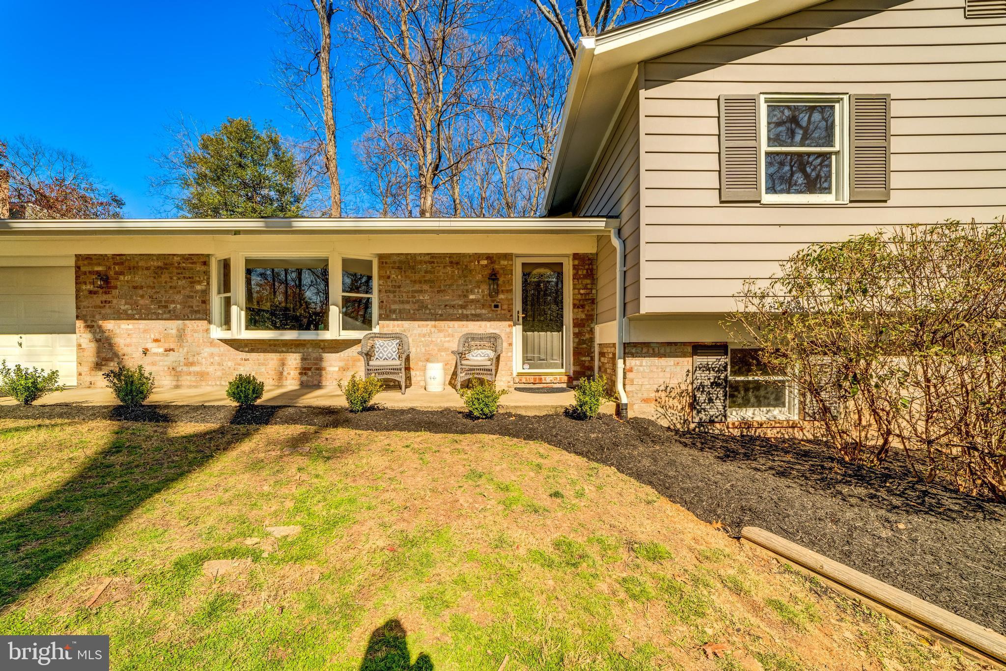 2520 Trophy Lane Reston, VA 20191 - Photo 6 of 47 Cozy front porch