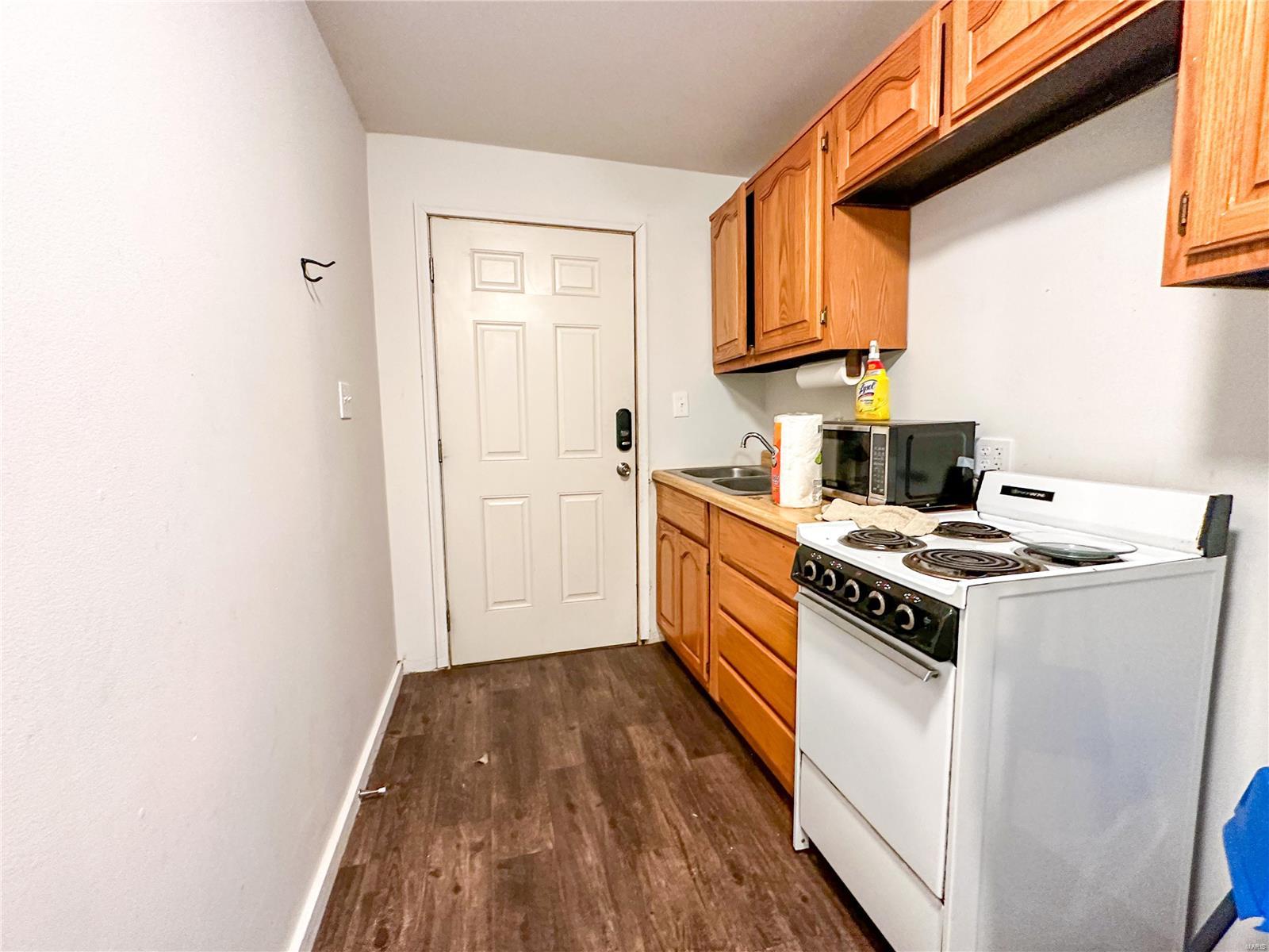 1024 Vandalia Road Hillsboro, IL 62049 - Photo 8 of 13 Gallery Image 8