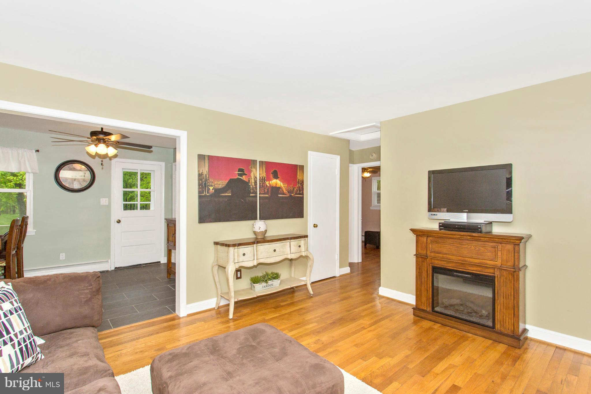 19310 Wasche Road Dickerson, MD 20842 - Photo 14 of 22 Living Room