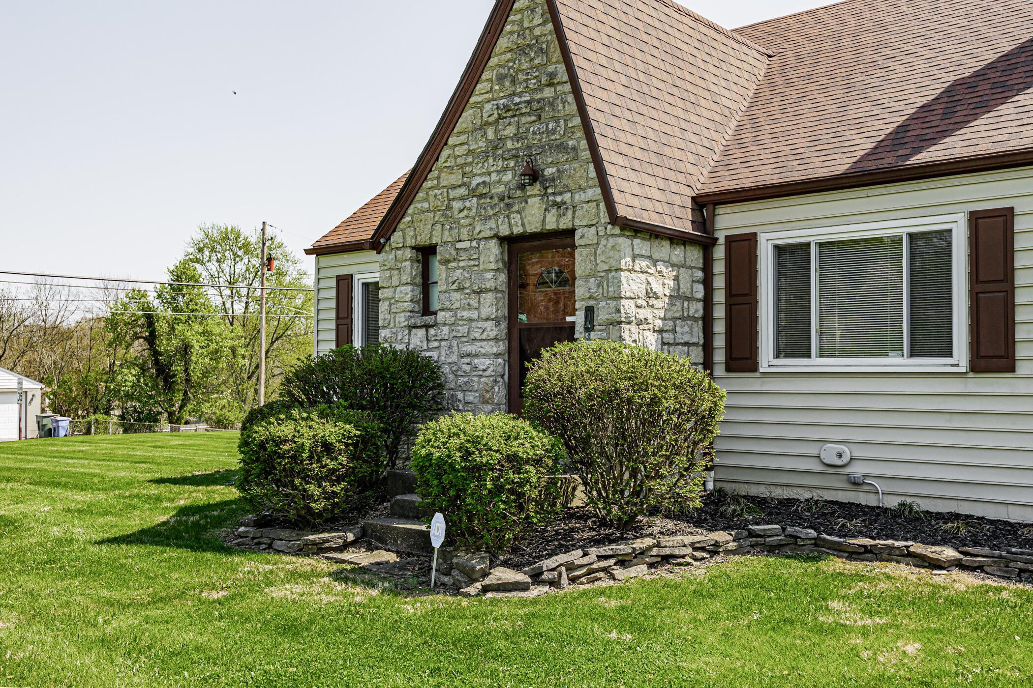 1558 Demorest Road Columbus, OH 43228 - Photo 2 of 44 1558 Demorest Rd 003