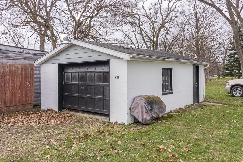 401 West St Marys Street Decatur, MI 49045 - Photo 22 of 23 Garage