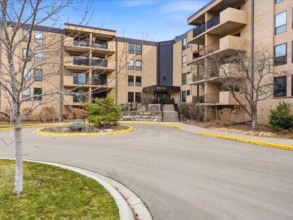 $173,000 | 6670 Vernon Avenue South, Unit 202, Edina, MN 55436