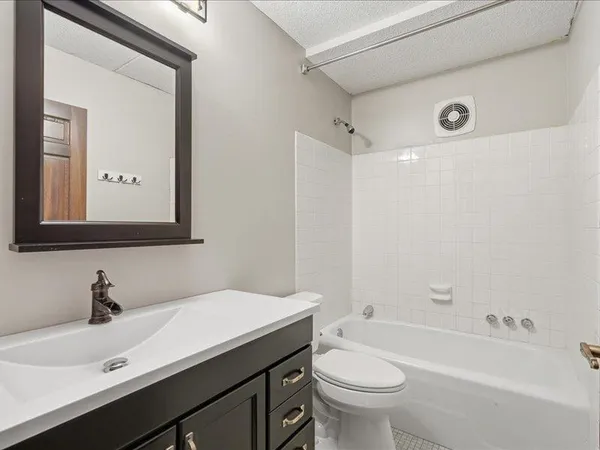 $173,000 | 6670 Vernon Avenue South, Unit 202, Edina, MN 55436