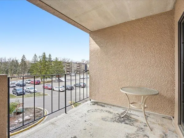 $165,000 | 6670 Vernon Avenue South, Unit 202, Edina, MN 55436