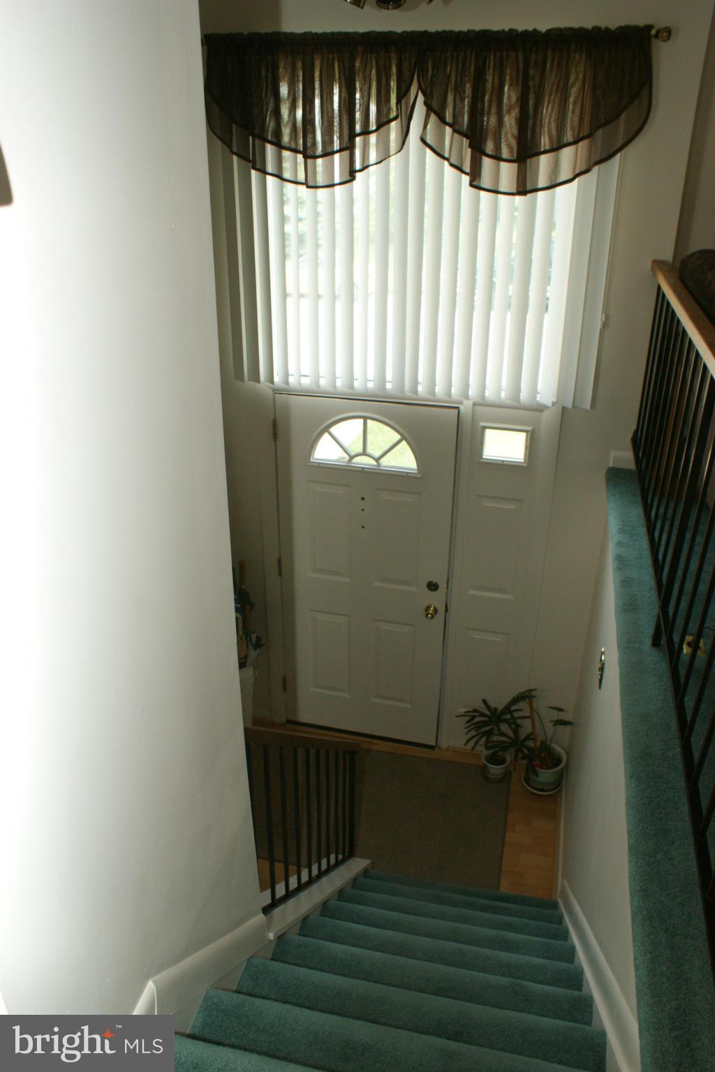 8 Woody Road Baltimore, MD 21221 - Photo 28 of 30 Entrance - Split Foyer