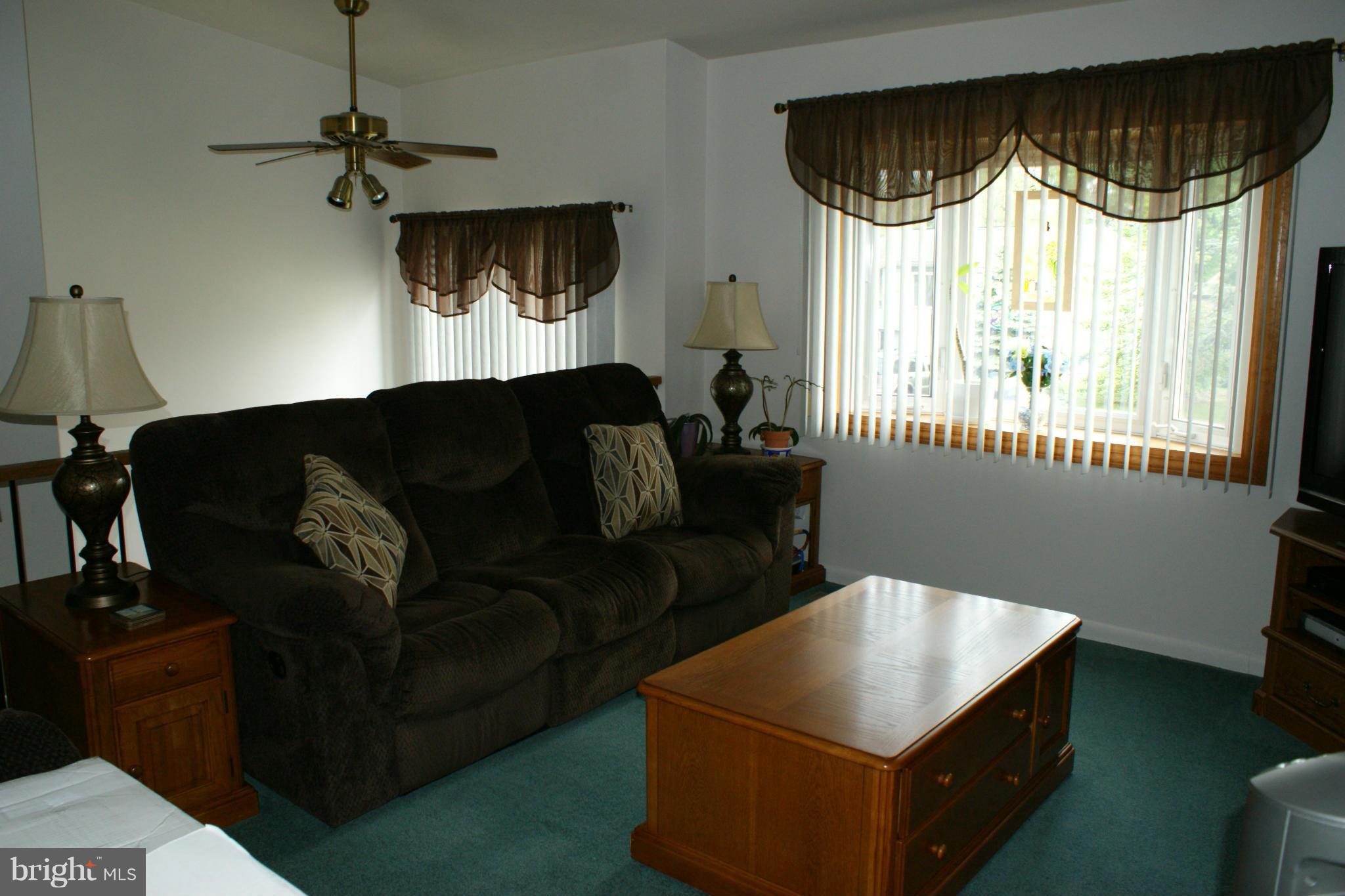 8 Woody Road Baltimore, MD 21221 - Photo 9 of 30 Living Room