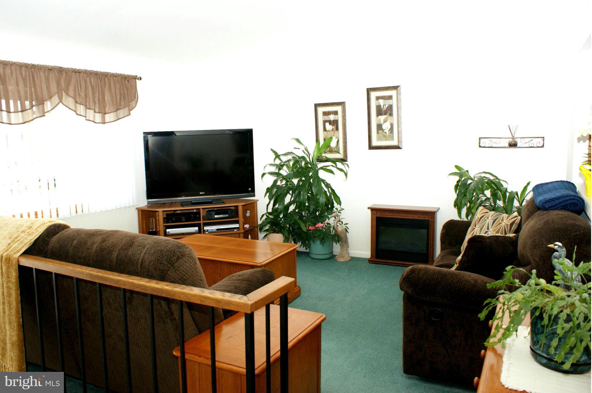 8 Woody Road Baltimore, MD 21221 - Photo 10 of 30 Living Room