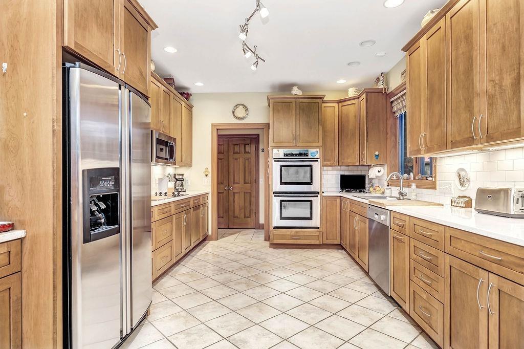 6418 Taylor Road Cincinnati, OH 45248 - Photo 9 of 45