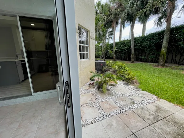 $2,950 | 6526 Via Regina, Boca Raton, FL 33433