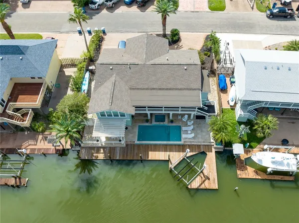 $1,299,999 | 39 Curlew Drive, Rockport, TX 78382