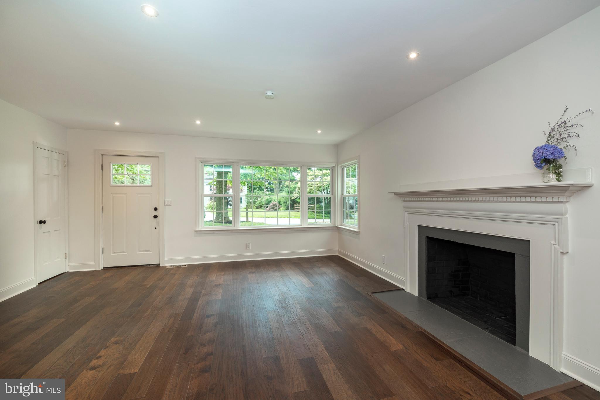141 Upper Gulph Road Devon, PA 19333 - Photo 8 of 24 Living room facing the front door