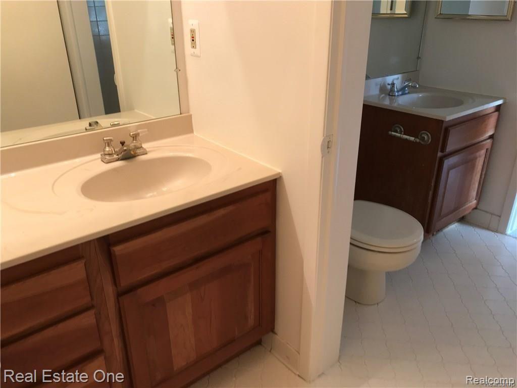 805 Oak Brook Ridge Drive Rochester Hills, MI 48307 - Photo 17 of 19