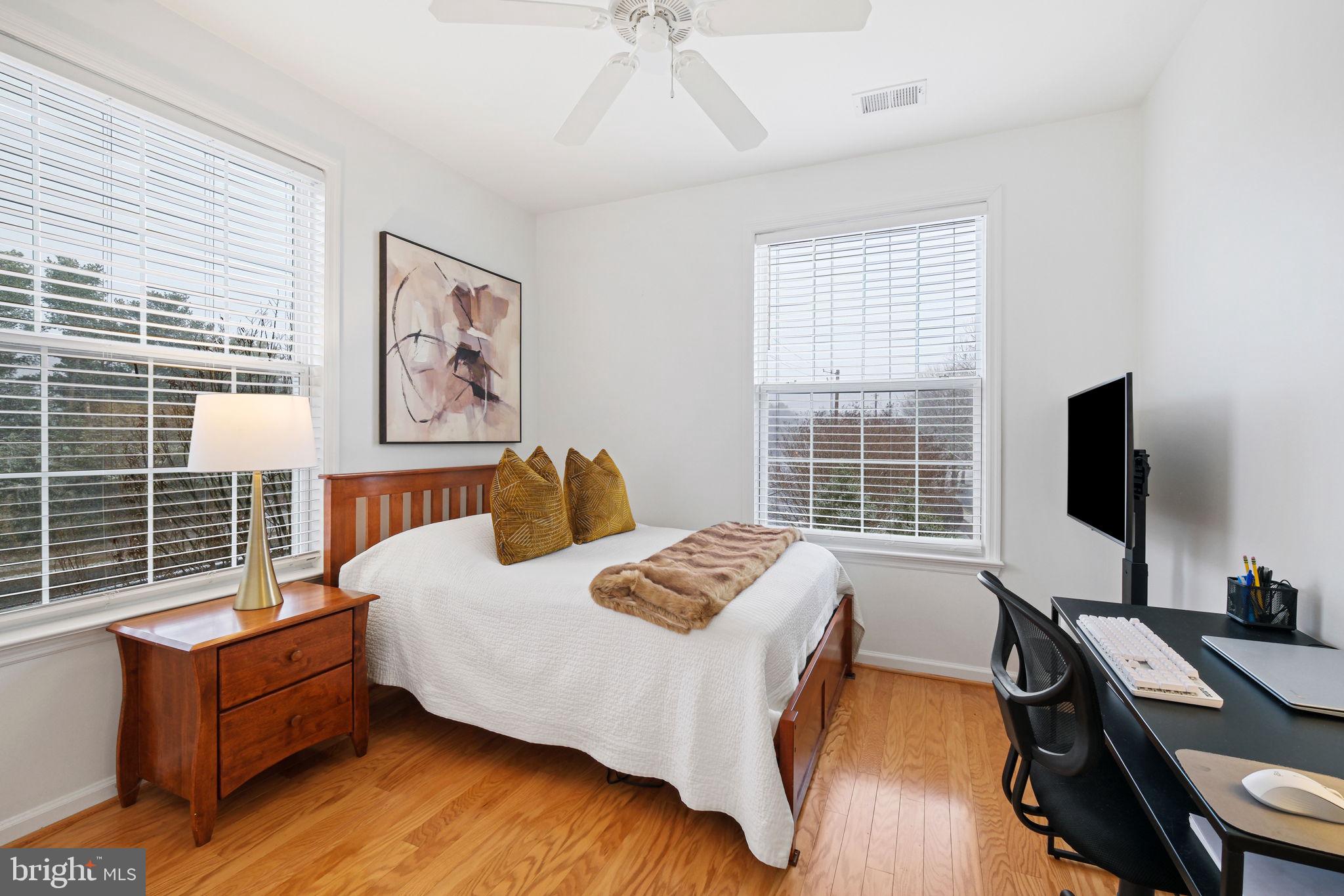 8 Granite Place, Unit 266 Gaithersburg, MD 20878 - Photo 21 of 49 a bedroom with a bed and a desk
