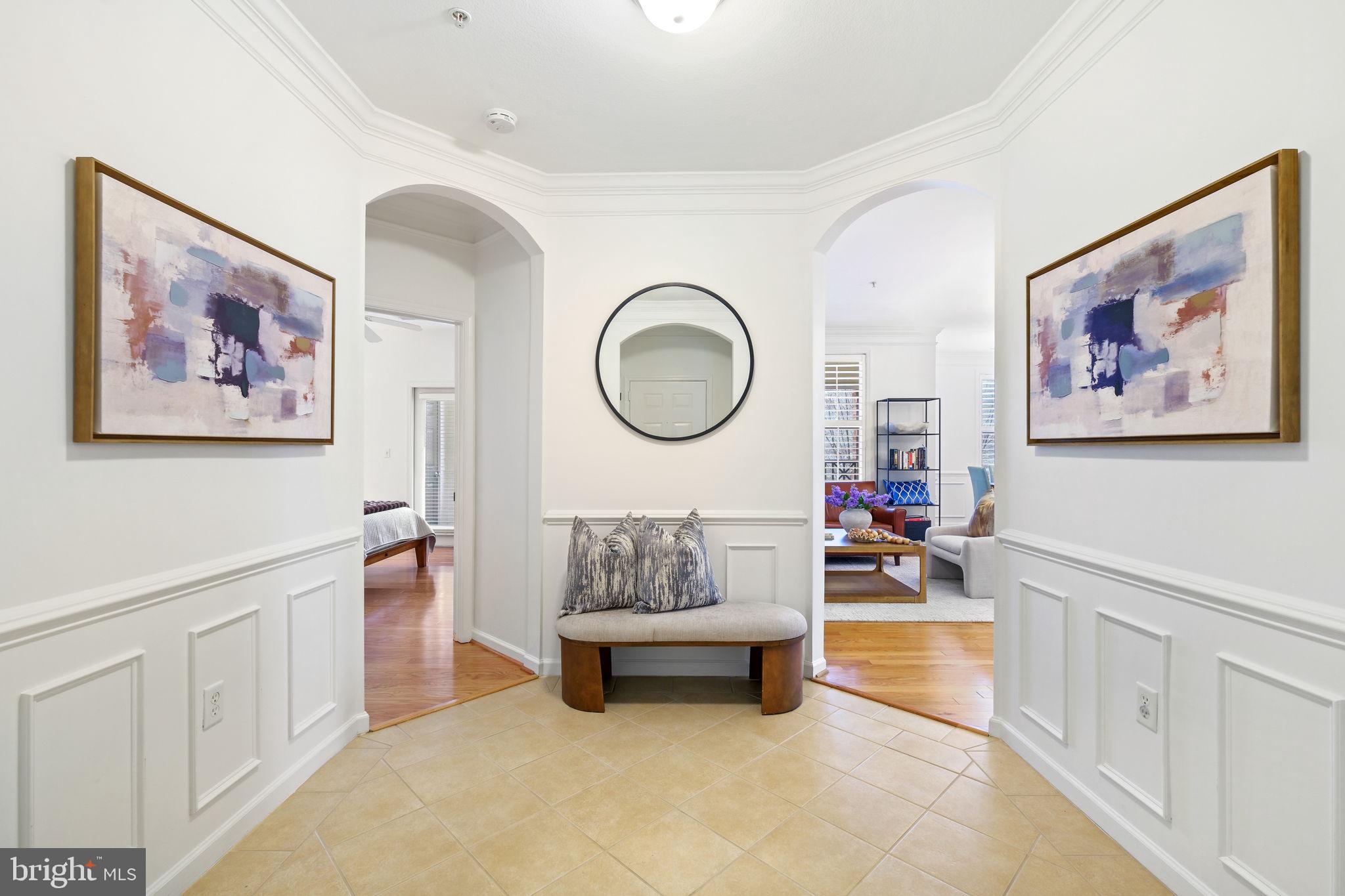 8 Granite Place, Unit 266 Gaithersburg, MD 20878 - Photo 5 of 49 a living room with furniture and a painting