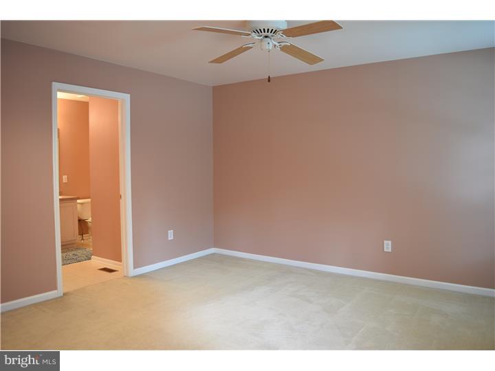 979 Honeysuckle Road Williamstown, NJ 08094 - Photo 18 of 25 Gallery Image 18