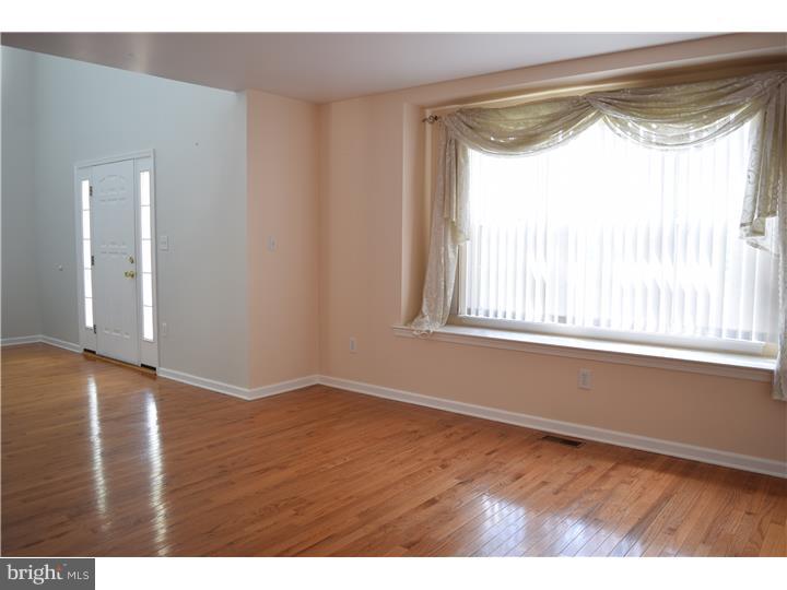 979 Honeysuckle Road Williamstown, NJ 08094 - Photo 5 of 25 Gallery Image 5