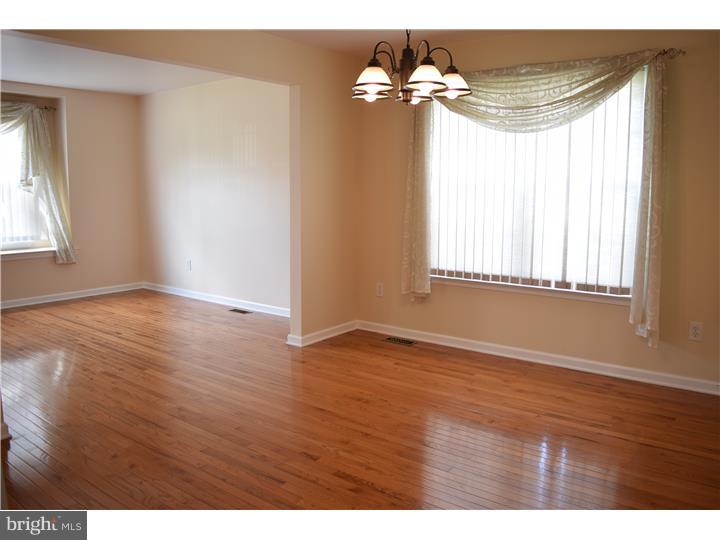 979 Honeysuckle Road Williamstown, NJ 08094 - Photo 6 of 25 Gallery Image 6