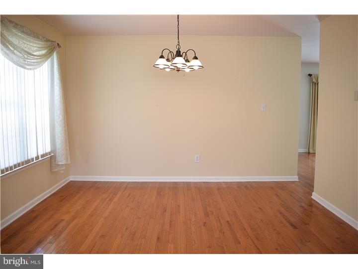 979 Honeysuckle Road Williamstown, NJ 08094 - Photo 7 of 25 Gallery Image 7