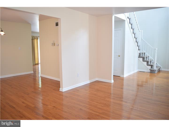 979 Honeysuckle Road Williamstown, NJ 08094 - Photo 8 of 25 Gallery Image 8