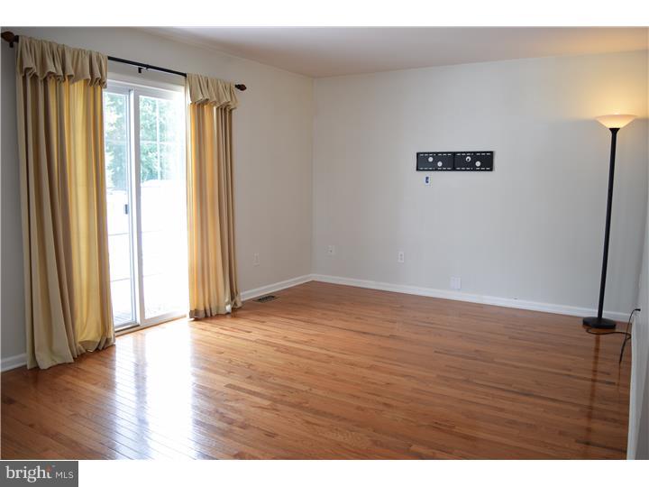 979 Honeysuckle Road Williamstown, NJ 08094 - Photo 10 of 25 Gallery Image 10