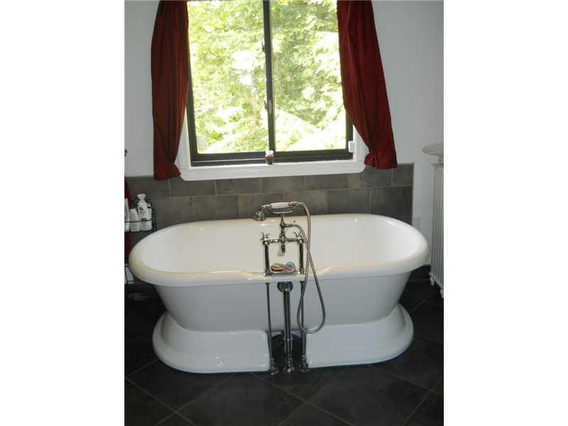 75 Gould Road Orono, ME 04473 - Photo 17 of 28 Master Bath/Spa.