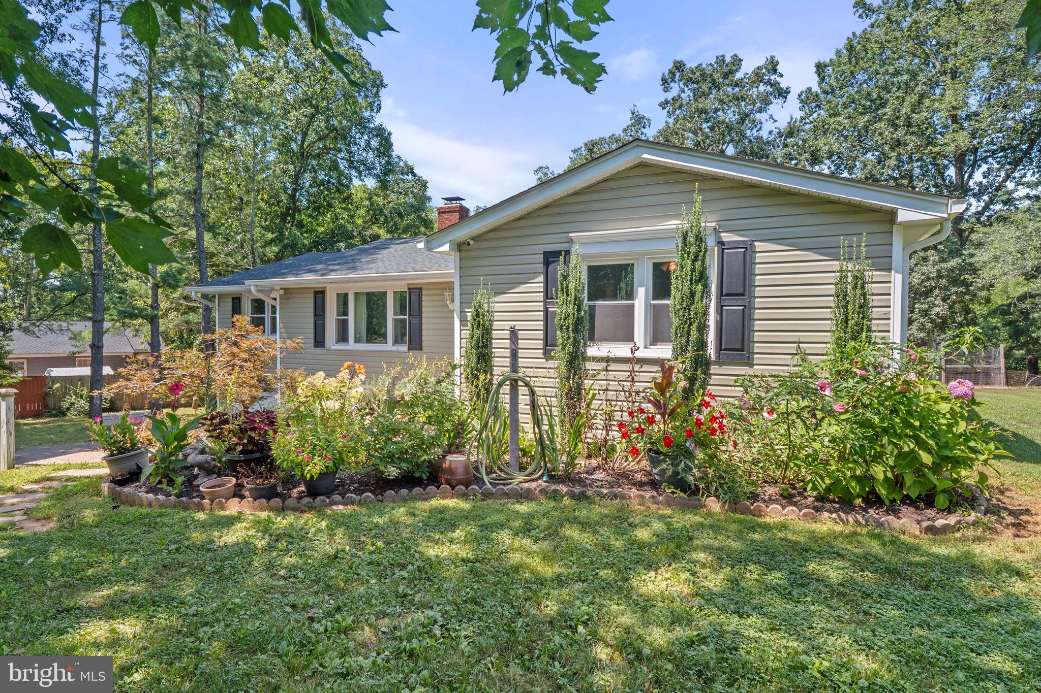 23439 Watson Road Leesburg, VA 20175 - Photo 4 of 41 a front view of house with yard and green space