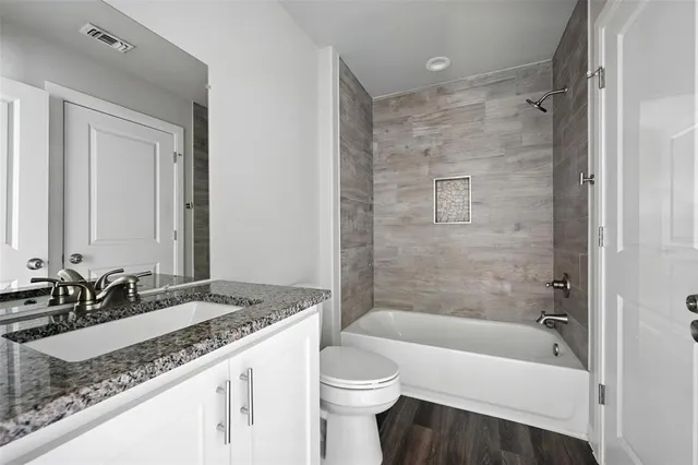 $1,325 | 910 North Throckmorton Street, Unit 914, Sherman, TX 75090