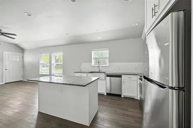 $1,325 | 910 North Throckmorton Street, Unit 914, Sherman, TX 75090