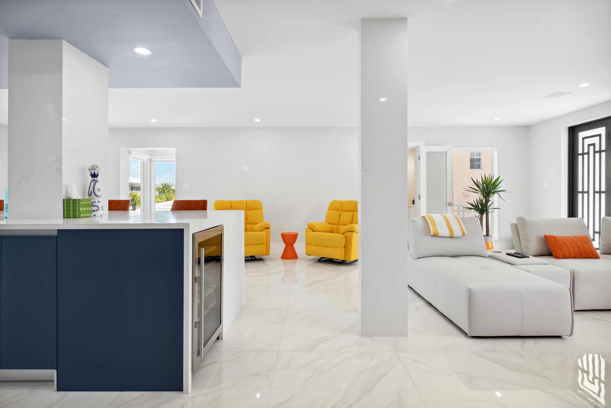 238 Atlantic Boulevard Key Largo, FL 33037 - Photo 40 of 104 a living room with furniture and a couch