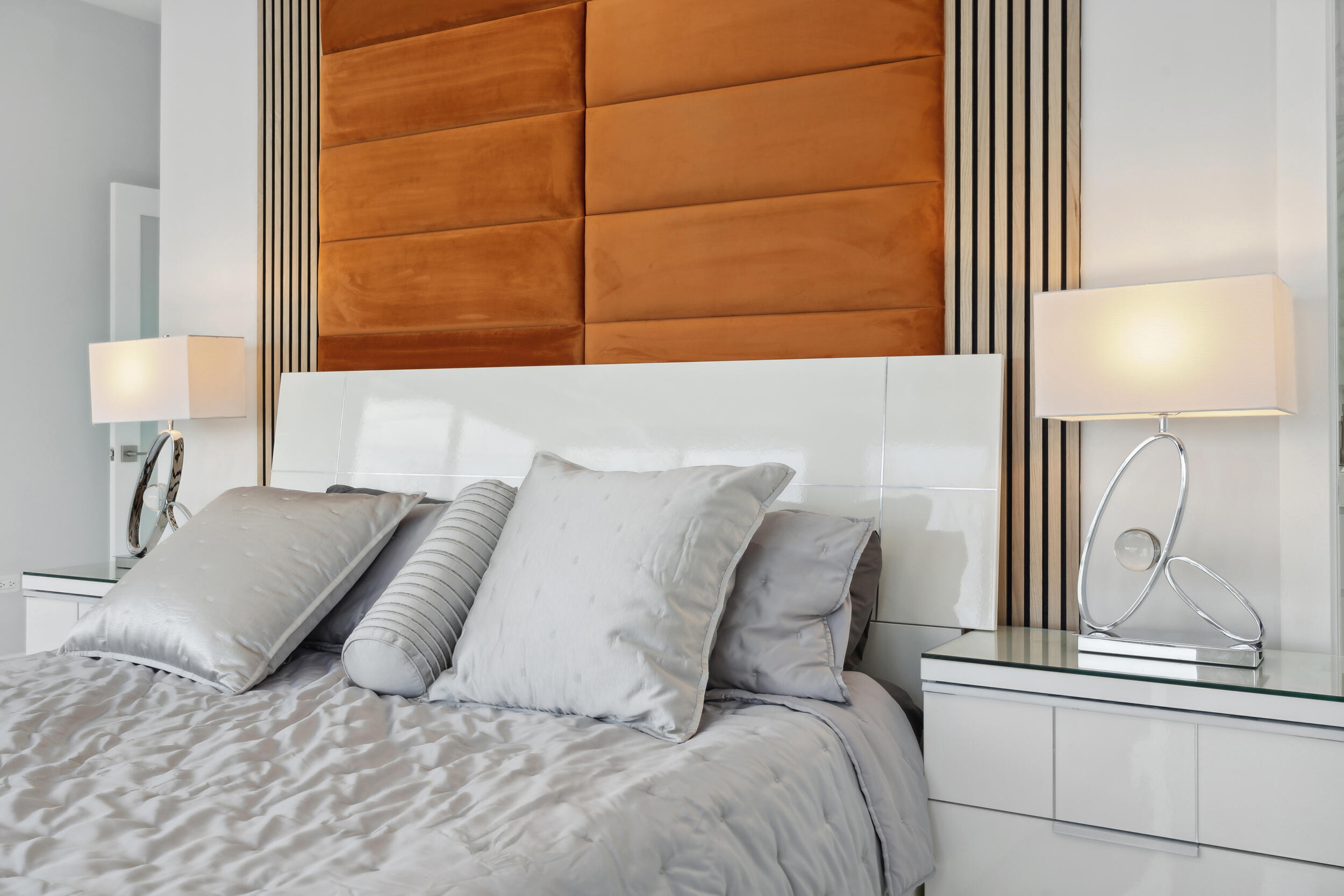 238 Atlantic Boulevard Key Largo, FL 33037 - Photo 49 of 104 a bed sitting in a bedroom next to a window