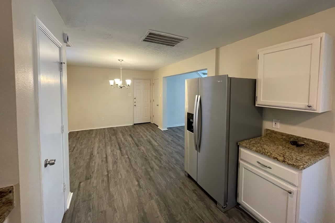 7134 Cheshire Park Road Houston, TX 77088 - Photo 3 of 17