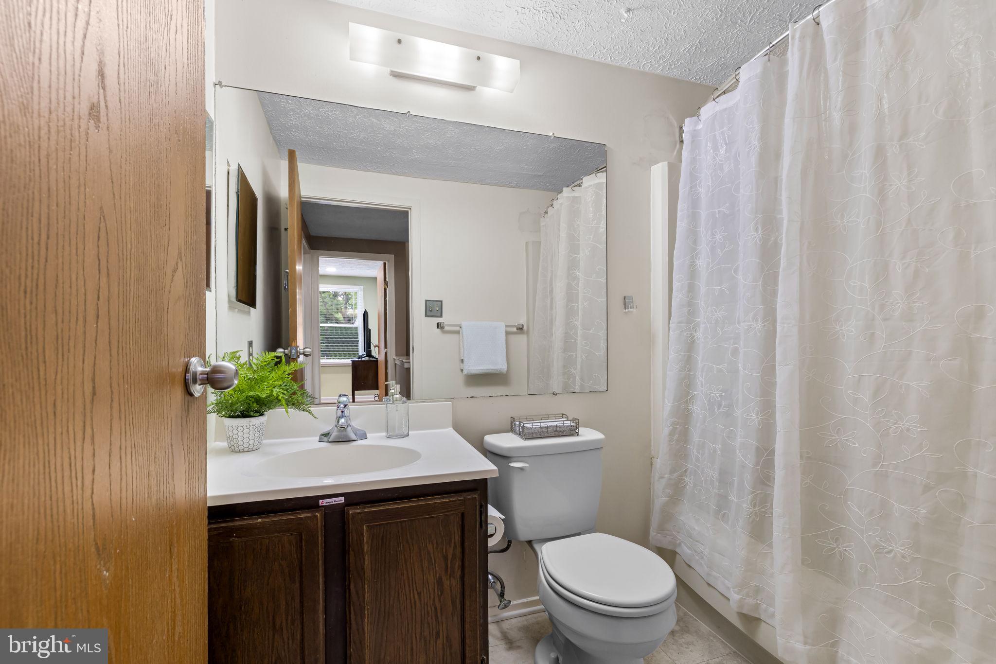 8418 Tachbrook Road Nottingham, MD 21236 - Photo 18 of 23 Hall bath with shower/tub combo