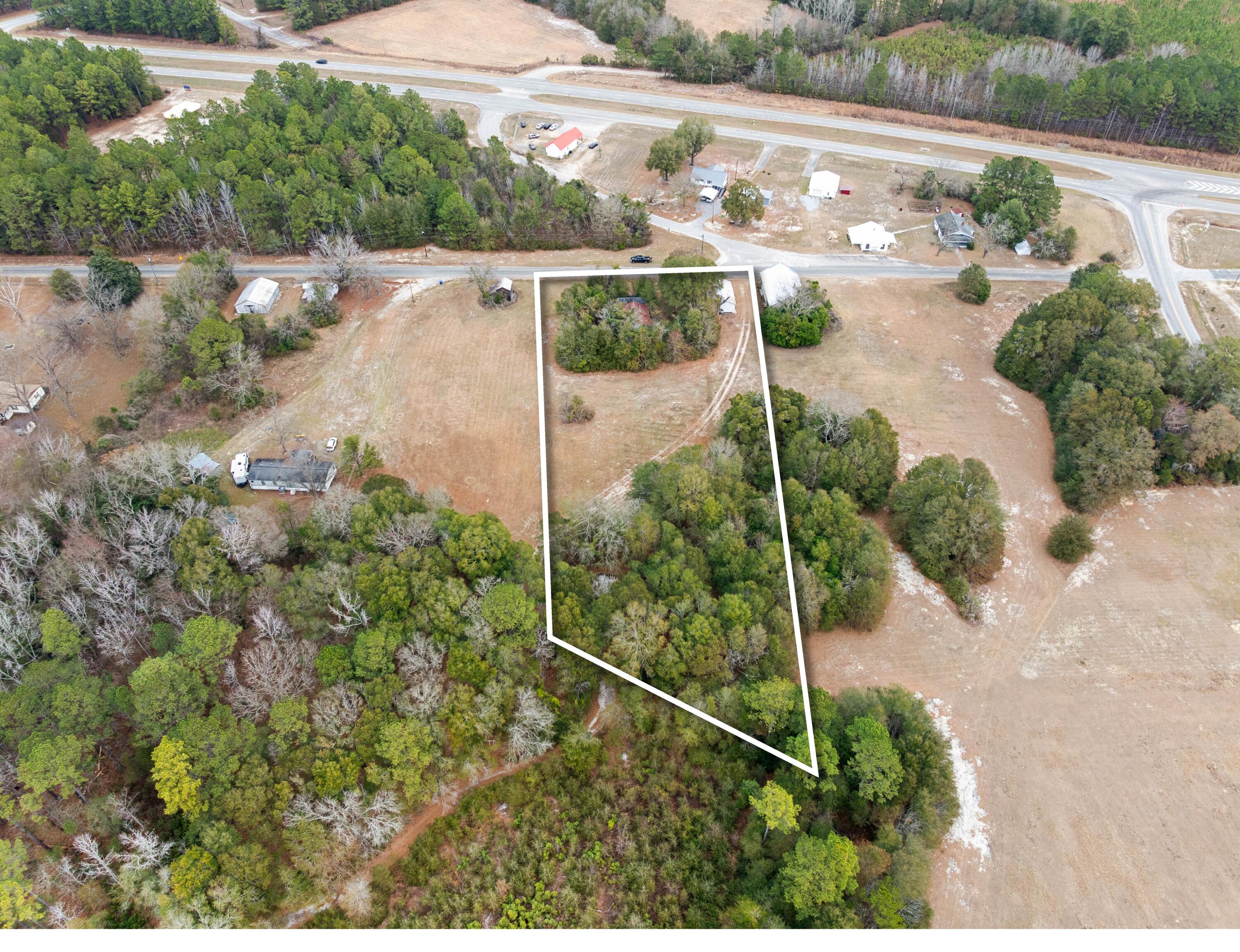 5033 Screw Pin Road Blenheim, SC 29516 - Photo 6 of 13 5033ScrewPin.NicoleBurbagePhoto12