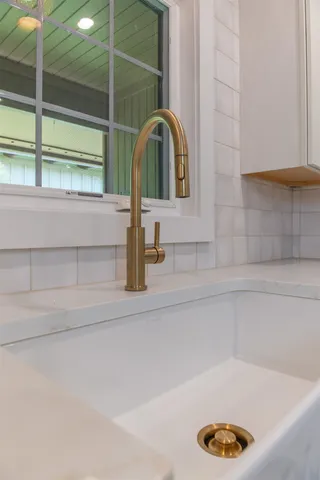 a close view of sink