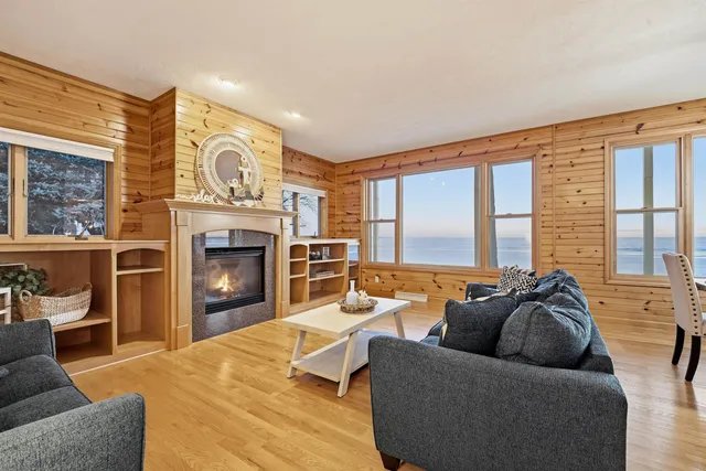 $1,089,000 | W6537 Firelane 8, Menasha, WI 54952