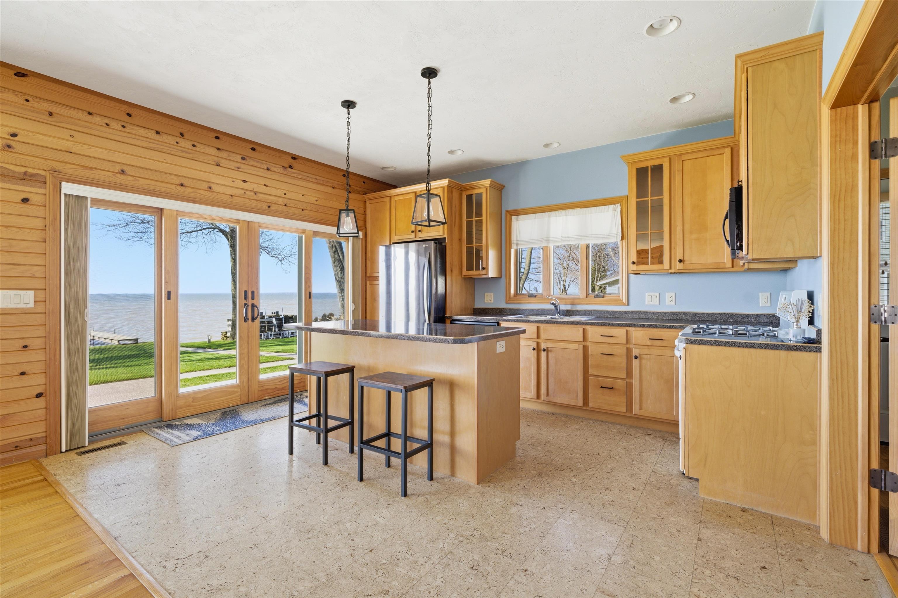 W6537 Firelane 8 Menasha, WI 54952 - Photo 15 of 68