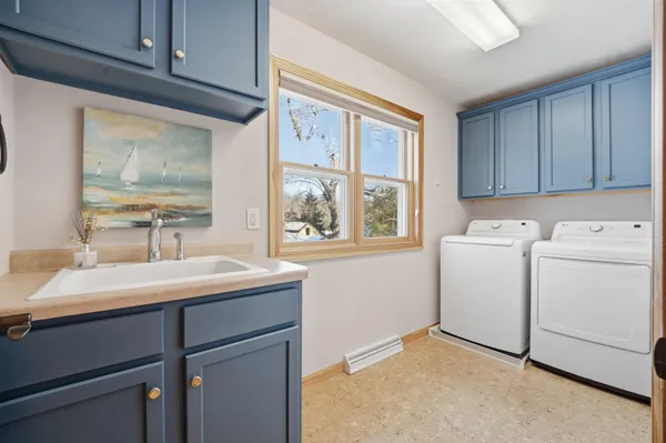 $1,057,500 | W6537 Firelane 8, Menasha, WI 54952