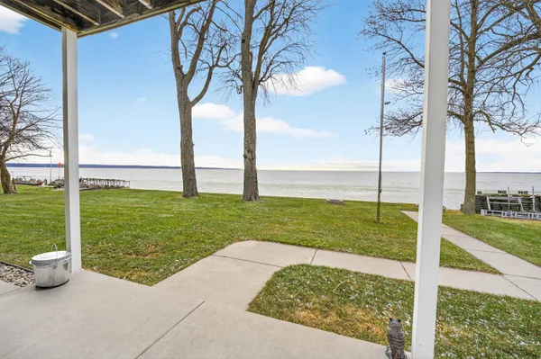 $1,057,500 | W6537 Firelane 8, Menasha, WI 54952