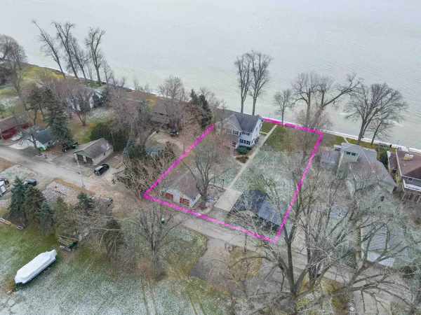 $1,057,500 | W6537 Firelane 8, Menasha, WI 54952