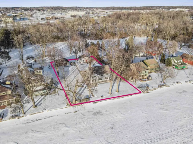 $1,089,000 | W6537 Firelane 8, Menasha, WI 54952