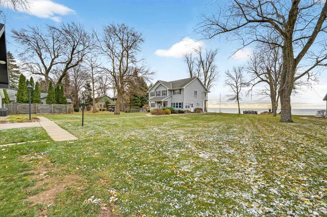 $1,089,000 | W6537 Firelane 8, Menasha, WI 54952