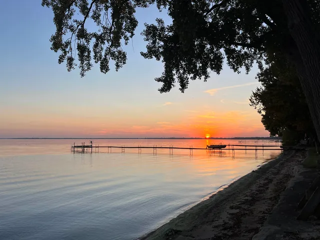 $1,089,000 | W6537 Firelane 8, Menasha, WI 54952