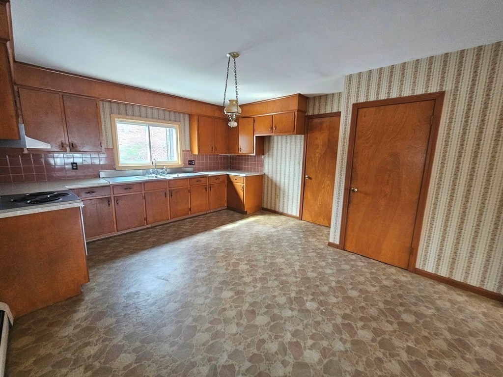 30 Allen Street Gardner, MA 01440 - Photo 13 of 27