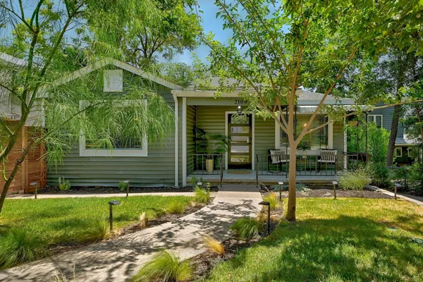 a view of a house with a yard