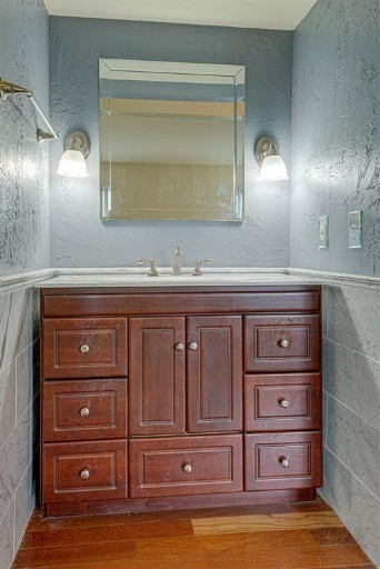 1900 Richard Jones Road, Unit V2 Nashville, TN 37215 - Photo 13 of 23 a bathroom with a sink and a mirror