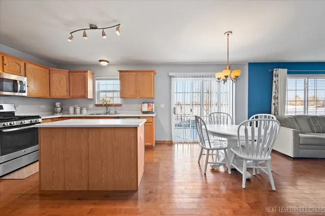 $429,900 | 1910 Crestview Drive, Plainfield, IL 60586